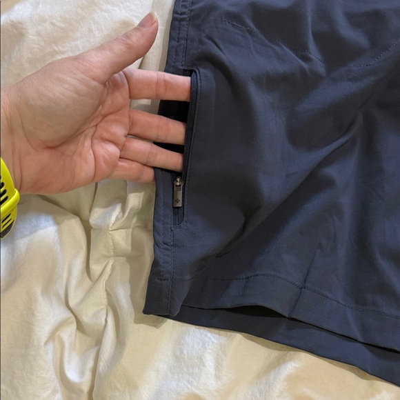 Columbia Women's Navy Flat Front Hiking Shorts 10 inseam like new 18w - Picture 6 of 10